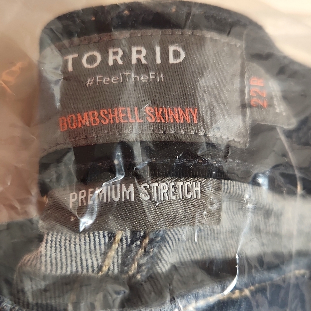 ❤️NWT VINTAGE TORRID JEANS - BOMBSHELL SKINNY - HIGH RISE - DISTRESSED PLUS SIZE - Picture 8 of 16